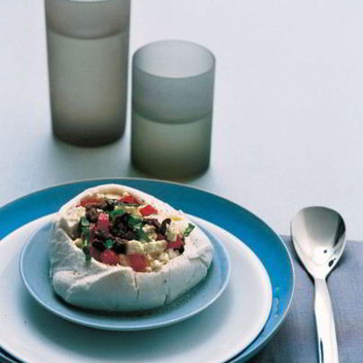 Тартар из моцареллы с маслинами и желе из помидоров