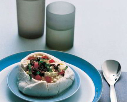 Тартар из моцареллы с маслинами и желе из помидоров