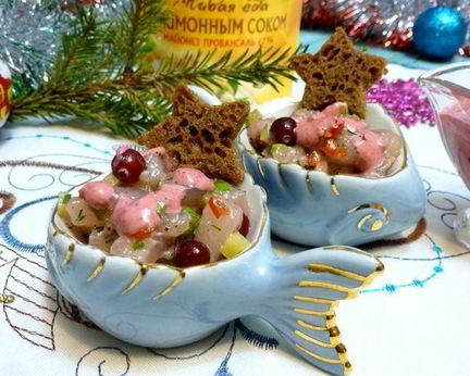 Тартар из муксуна с брусничным соусом