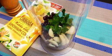 тартар из муксуна с брусничным соусом