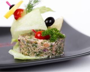 Тартар из сельди и авокадо