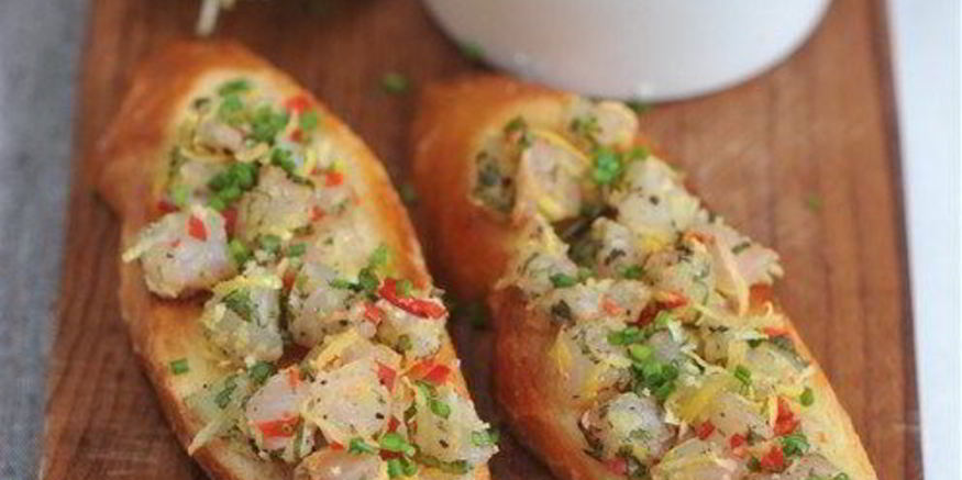 Рецепт тартара из скумбрии с жареным багетом