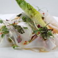 Рецепт Тартара из тунца с авокадо под рисовой бумагой и соусом юдзу