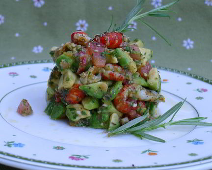 Тартар с раковыми шейками и авокадо