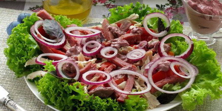 Рецепт мясного салата с майонезом-ткемали