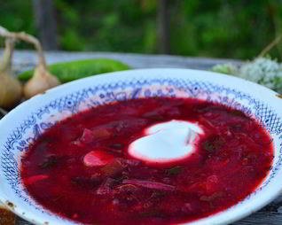 Борщ в казане на костре