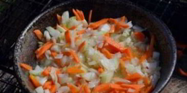 борщ в казане на костре