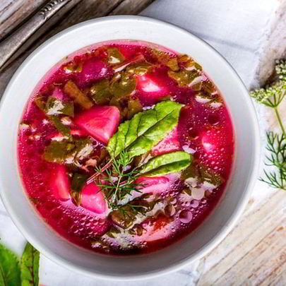 Летний борщ из молодой свеклы