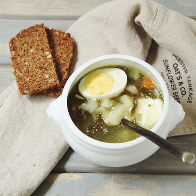 Зеленый борщ из щавеля