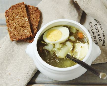 Зеленый борщ из щавеля