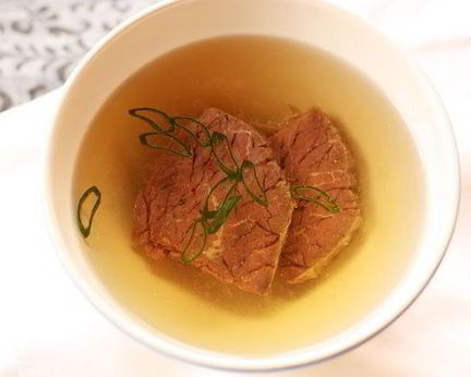 Ароматный говяжий бульон с гвоздикой