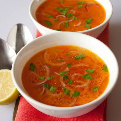 Бульон из индейки с помидорами и острым перцем