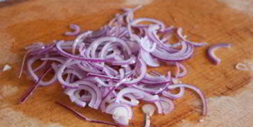 бульон из индейки с помидорами и острым перцем