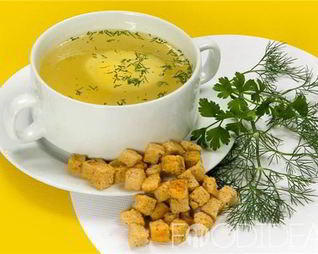 Бульон с гренками