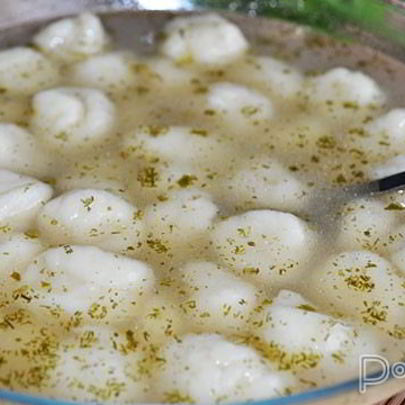 Бульон с клецками