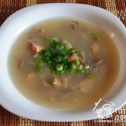 Китайский бульон с рисовой лапшой