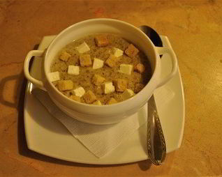 Крем-суп из шампиньонов на курином бульоне