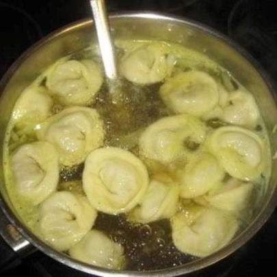 Пельмени с бульоном