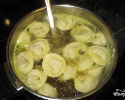 Пельмени с бульоном