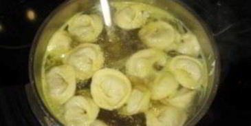 пельмени с бульоном