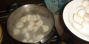 пельмени в горшочках с печенью и бульоном