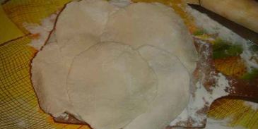 пельмени в горшочках с печенью и бульоном