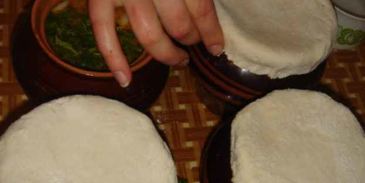 пельмени в горшочках с печенью и бульоном