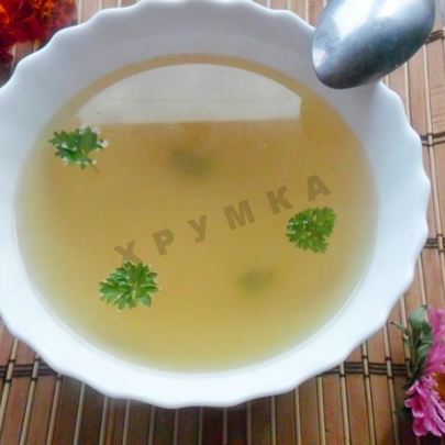 Прозрачный рыбный бульон