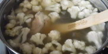 суп из цветной капусты на мясном бульоне