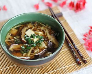 Суп на грибном бульоне с сыром с вермишелью