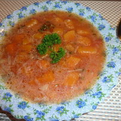 Суп на курином бульоне с мускатной тыквой и луком