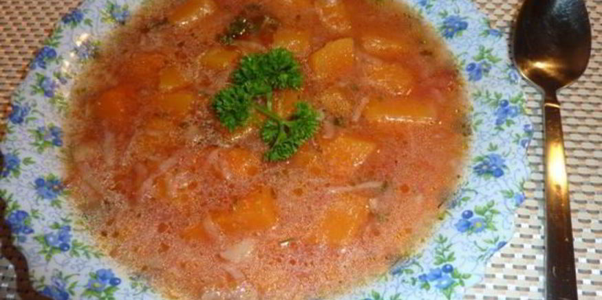 Рецепт супа на курином бульоне с мускатной тыквой и луком