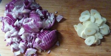 суп на курином бульоне с мускатной тыквой и луком