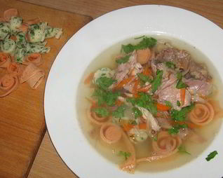 Суп Панадель — бульон с блинчиками