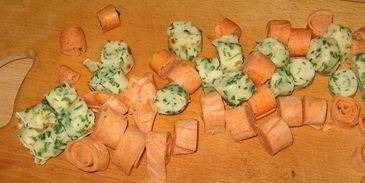 суп панадель — бульон с блинчиками