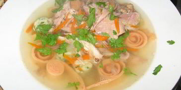 суп панадель — бульон с блинчиками