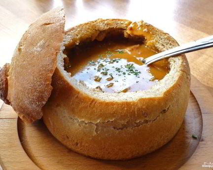 Чечевичный суп в хлебе