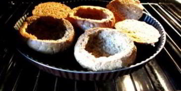 чечевичный суп в хлебе