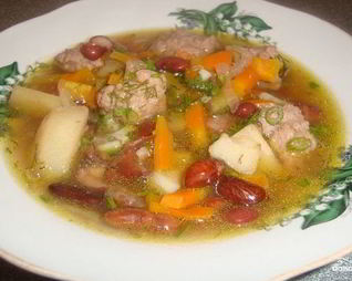 Фасолевый суп с фрикадельками