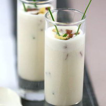 Белый гаспачо с миндалем