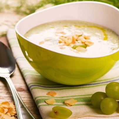 Белый гаспачо с виноградом