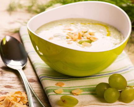 Белый гаспачо с виноградом