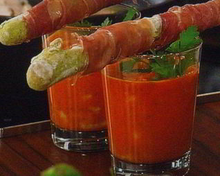 Гаспачо из паприки с домашними гриссини