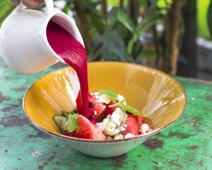 Свекольный гаспачо с арбузом и домашним сыром