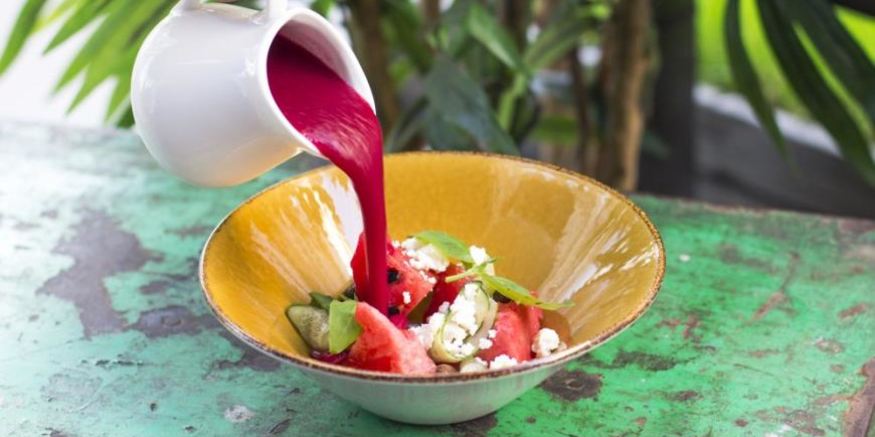 Рецепт свекольного гаспачо с арбузом и домашним сыром