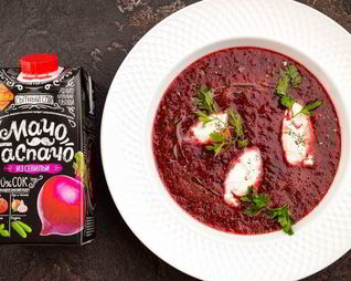 Свекольный гаспачо с козьим сыром