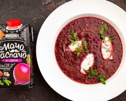 Свекольный гаспачо с козьим сыром