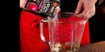 свекольный гаспачо с козьим сыром