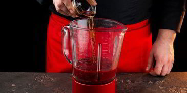 свекольный гаспачо с козьим сыром