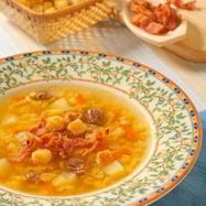 Рецепт Горохового супа с беконом и гренками